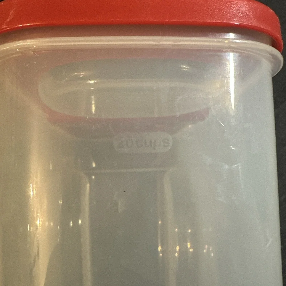 Rubbermaid preowned 22
